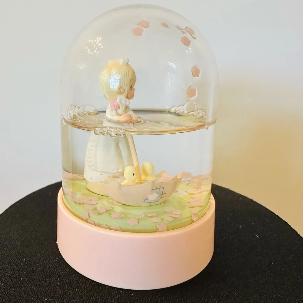 Precious Moments Let Love Reign Water Globe with Girl and Ducks 1985